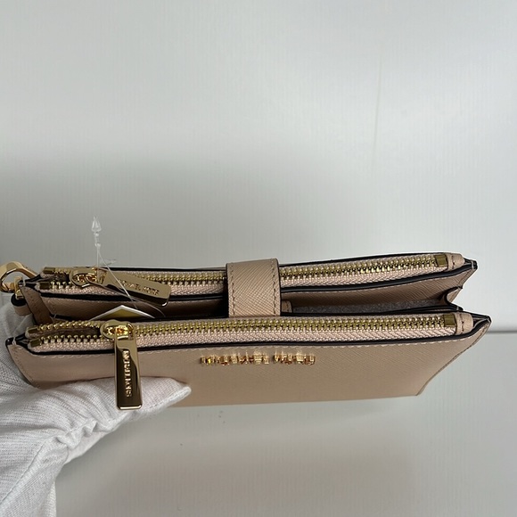 Michael Kors wristlet wallet - Picture 11 of 12